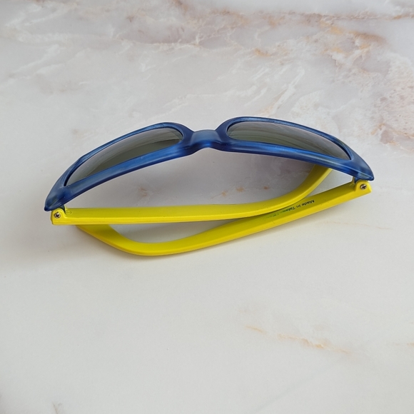 Carter's kids sunglasses 😎🕶️ - Picture 3 of 8